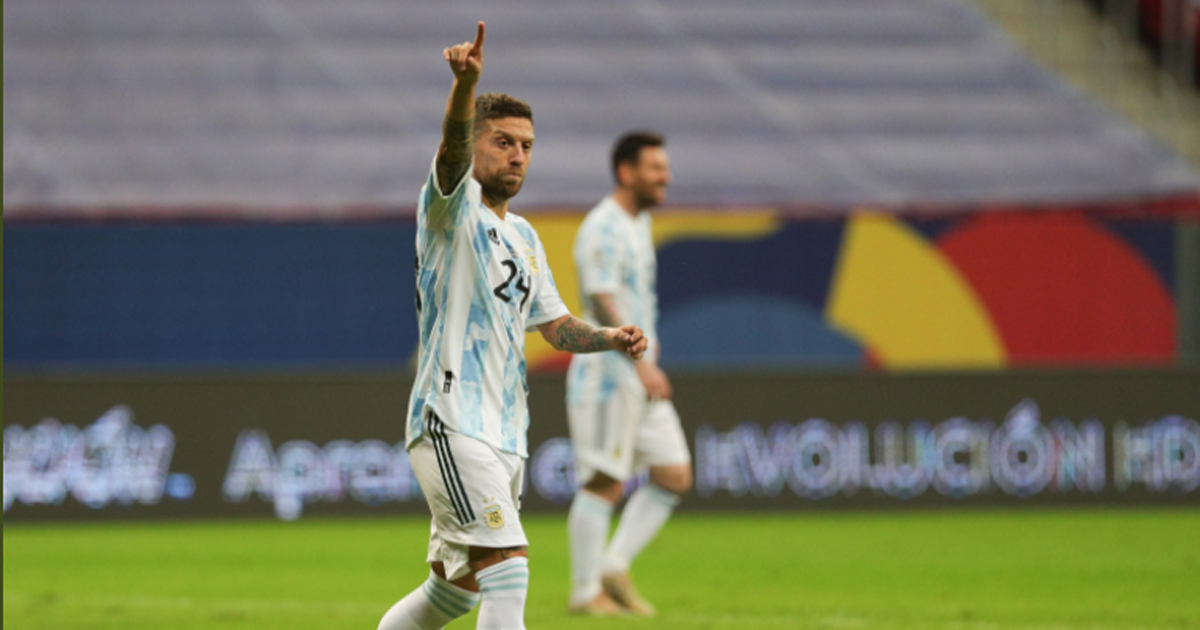 El Papu salvó los tres puntos. © @Argentina.