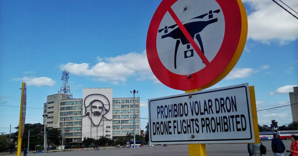 Prohibición de volar drones en la Plaza de la Revolución © Roberto Suárez