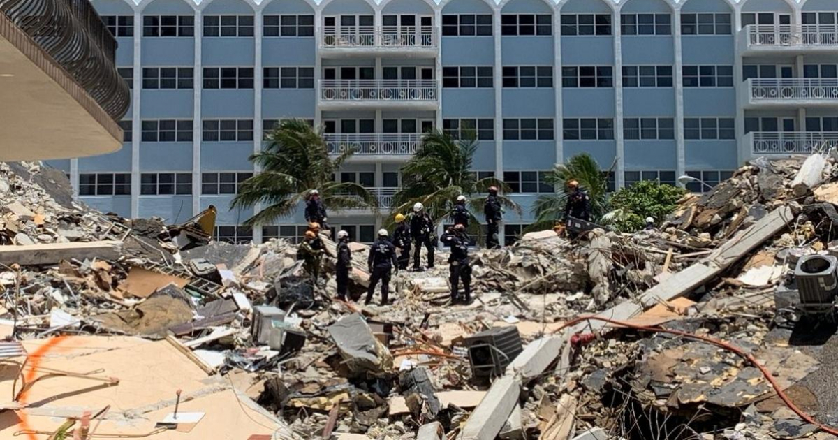 Bomberos siguen buscando víctimas en el edificio derrumbado en Miami Beach © FEMA Region 4/ Twitter