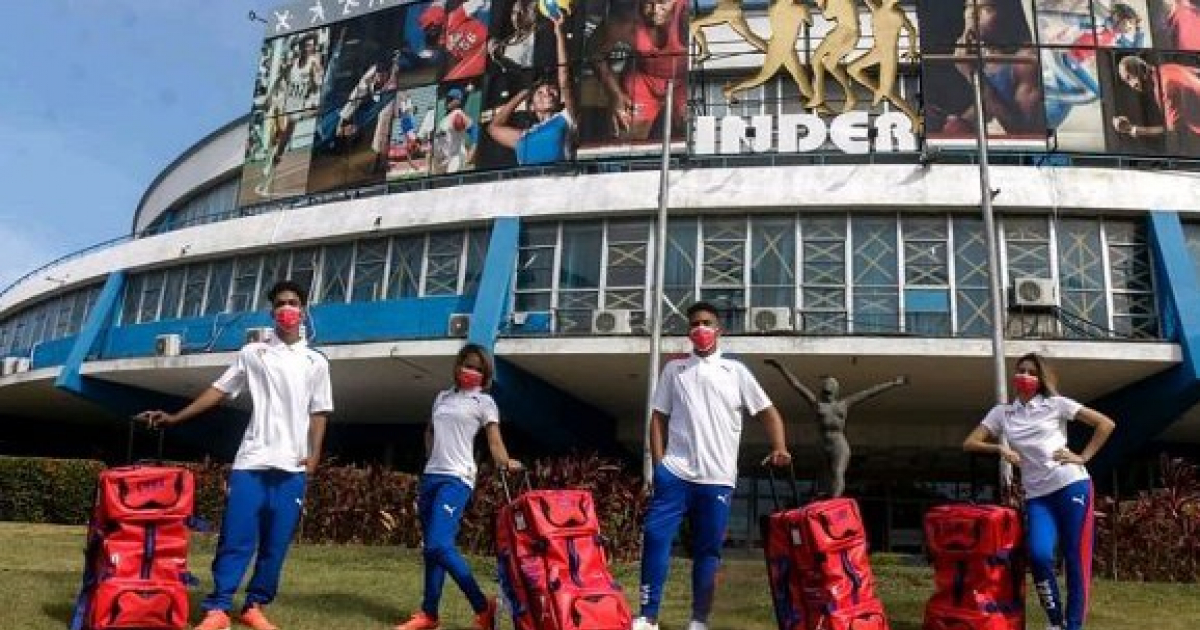 Atletas cubanos muestran el uniforme del equipo para los Juegos Olímpicos © Jit