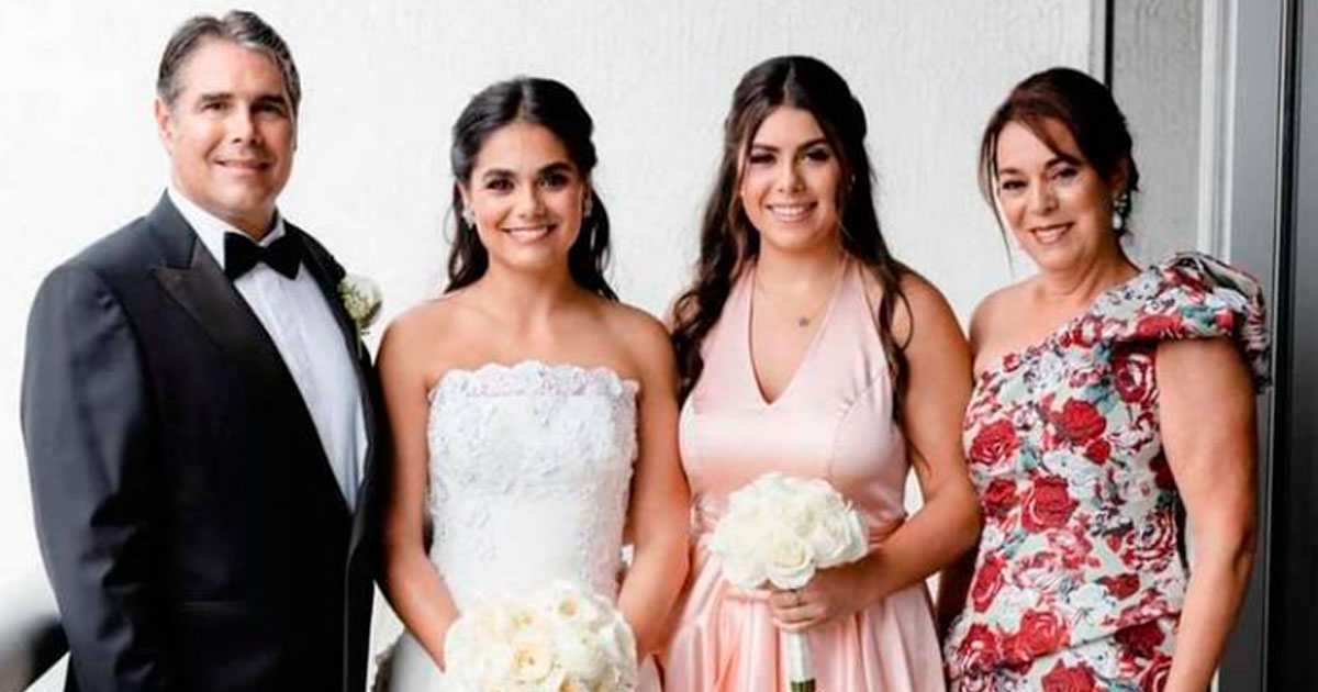 Matrimonio Rovirosa junto a sus hijas © Captura de Pantalla/FACEBOOK/ Adriana Rovirosa