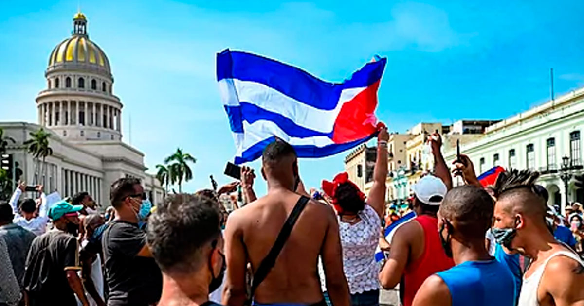 Manifestantes cubanos en La Habana © Captura de pantalla/El Mundo/YAMIL LAGE AFP