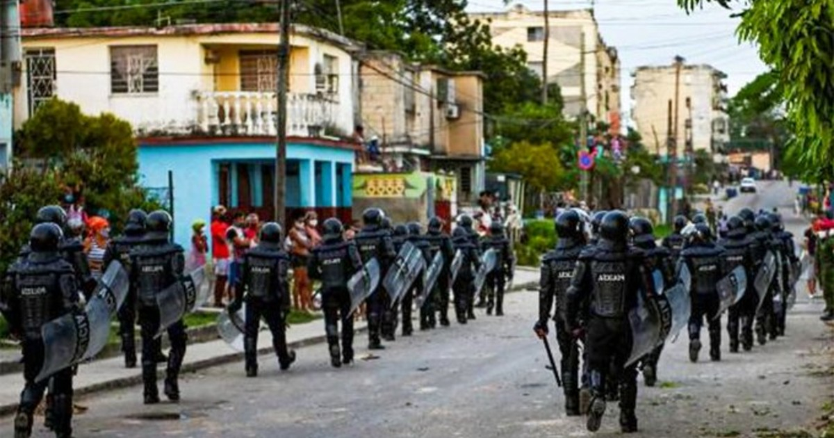 Fuerzas antimotines desplegadas en Cuba © Facebook / Yerandy Basart