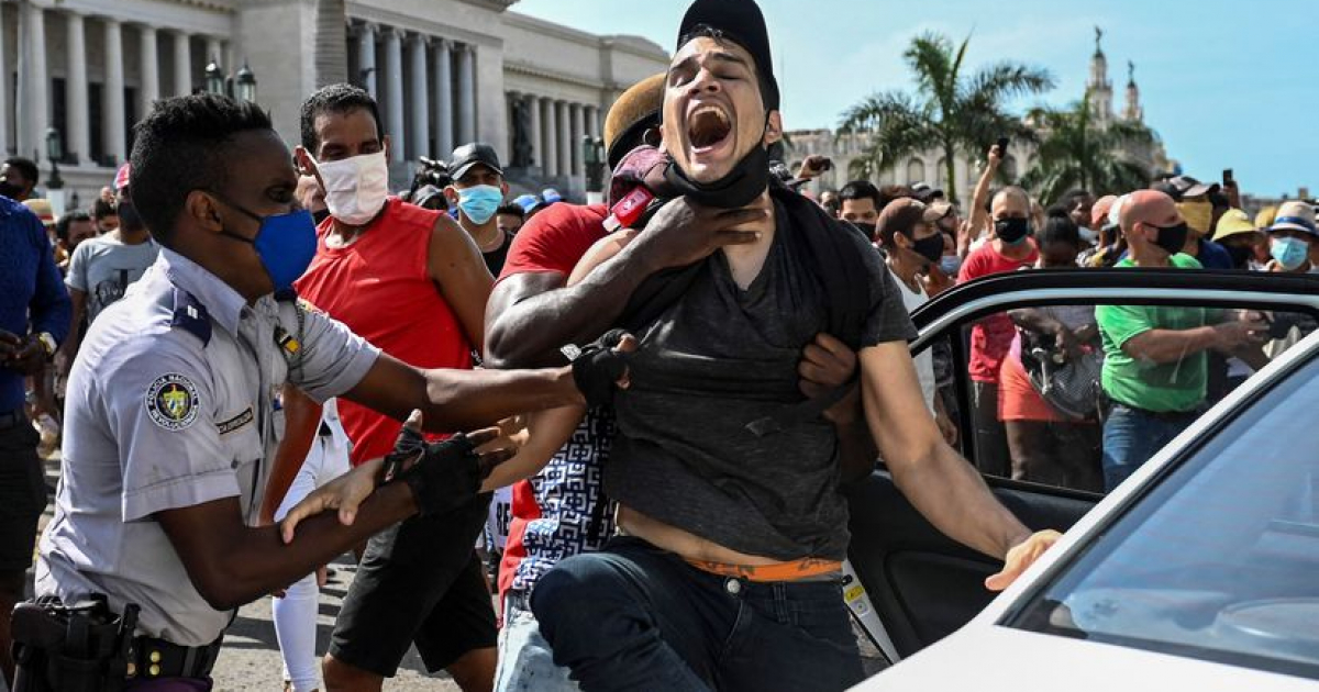 Represión contra manifestantes en La Habana © AFP
