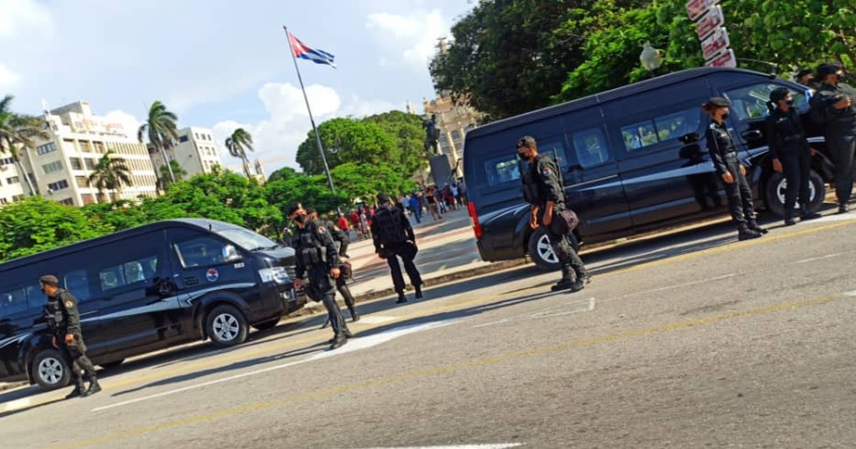 Despliegue de policía militarizada en Cuba durante las protestas del 11J. © CiberCuba