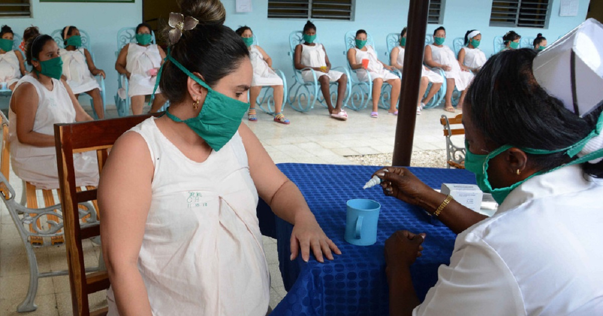 Atención a embarazadas en Cuba. © ACN