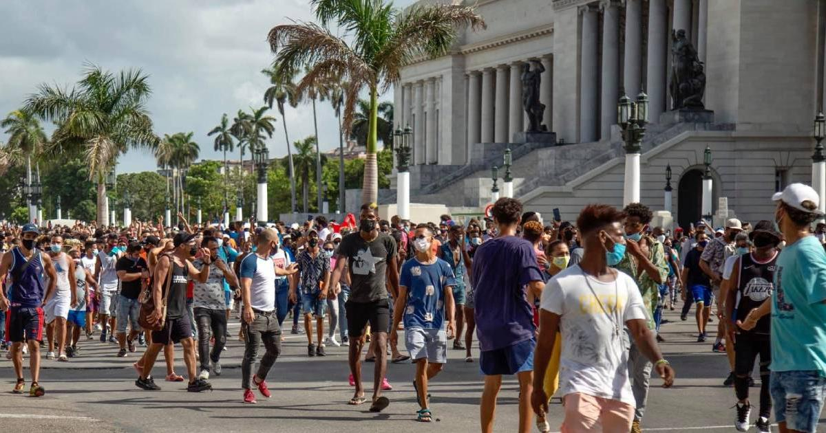 Protestas en Cuba 11 julio 2021, frente al Capitolio de La Habana © Marcos Evora/ Facebook