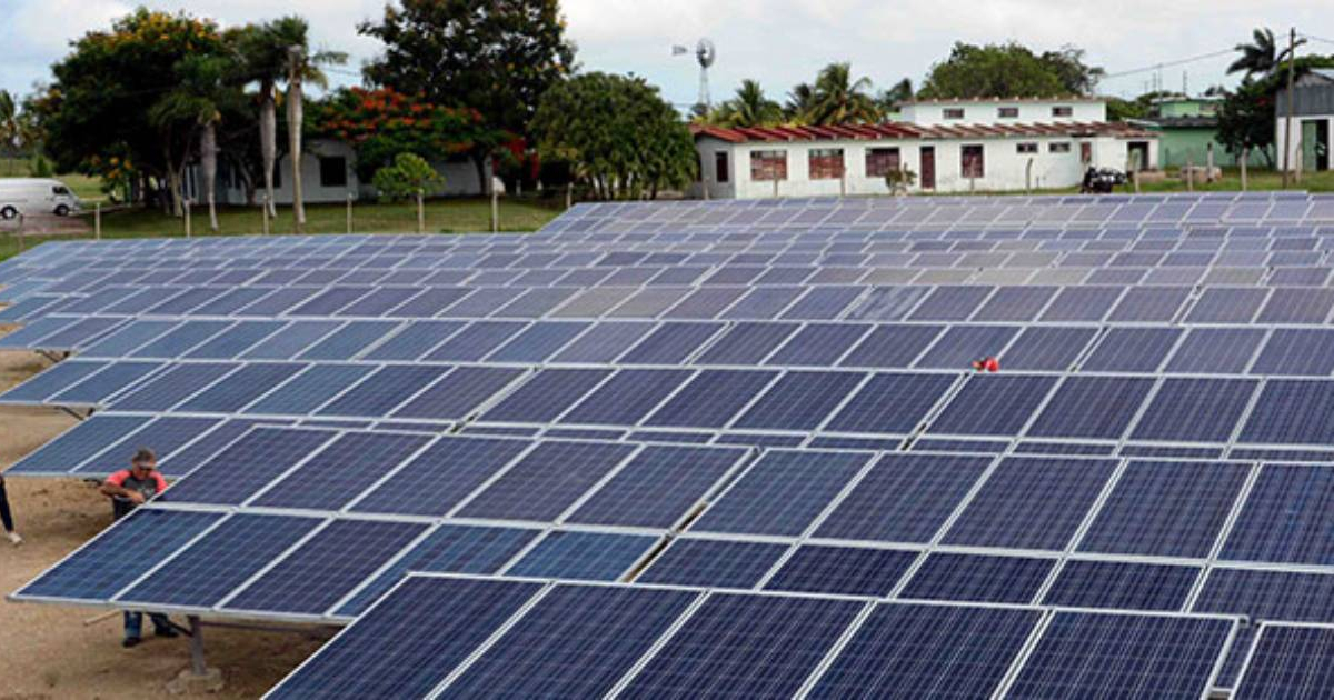 Parque solar fotovoltaico, Empresa Eléctrica de Camagüey © ACN / Rodolfo Blanco Cué