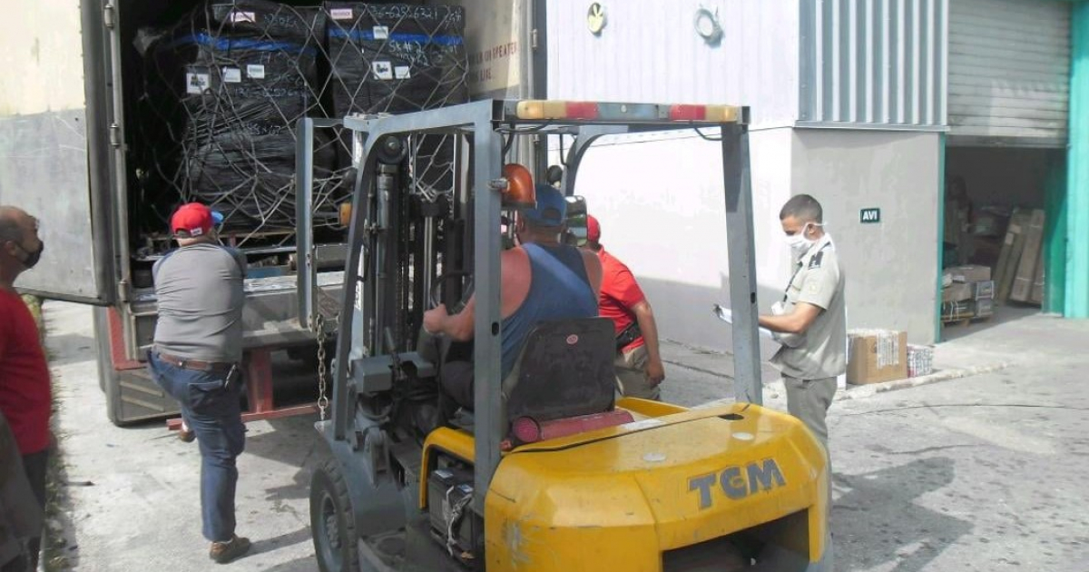 Control de aduana a carga © Facebook / Aduana de Cuba