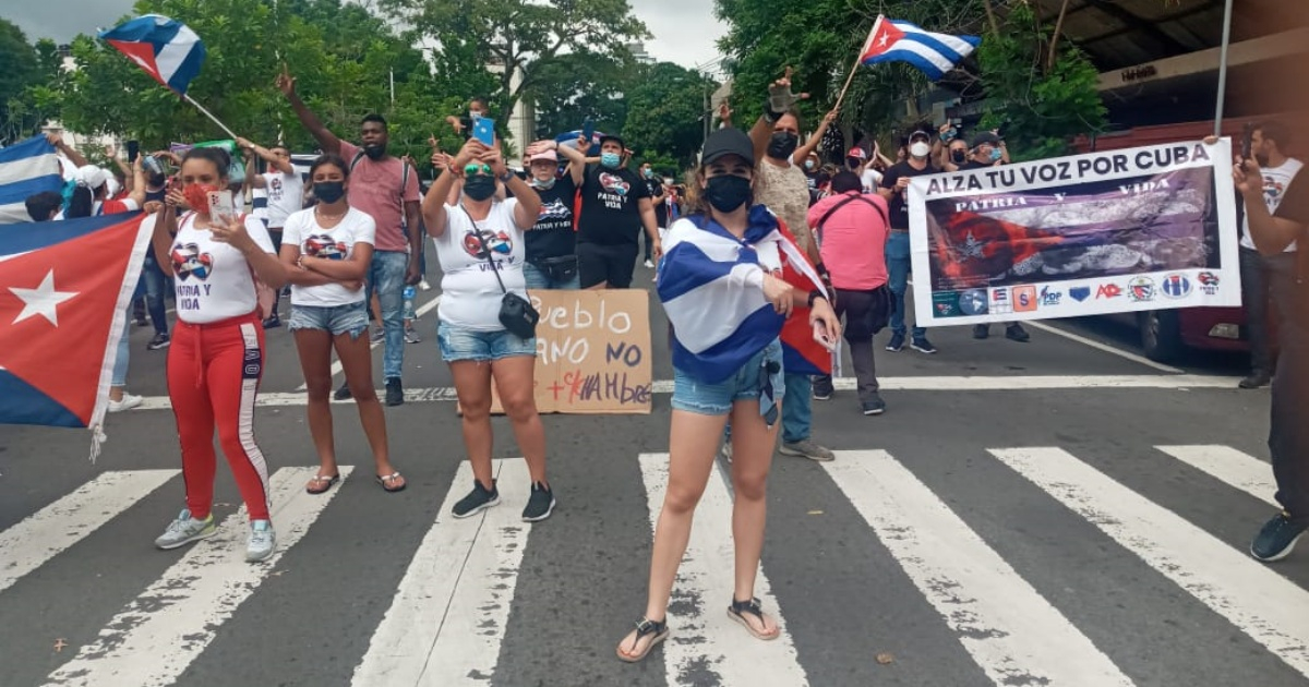 Protesta de Cubanos en Panamá © CiberCuba