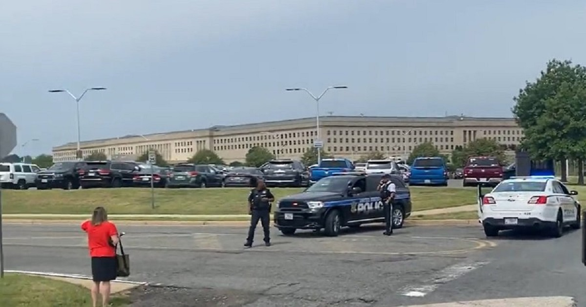 Policías en el área del Pentágono. © Twitter / Noticias Nacionales de EE.UU. 