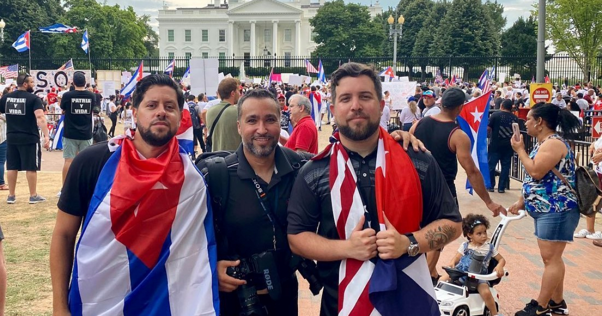 En manifestación frente a la Casa Blanca © Facebook/Los Pichy Boys 