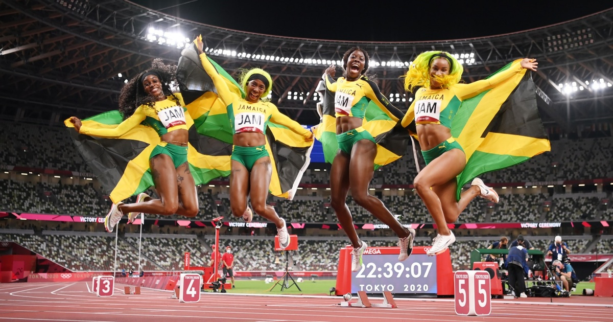Elaine Thompson-Herah, Shelly-Ann Fraser-Pryce y Shericka Jackson, atletas jamaicanas que consiguieron el oro en Tokio © Facebook/World Athletics