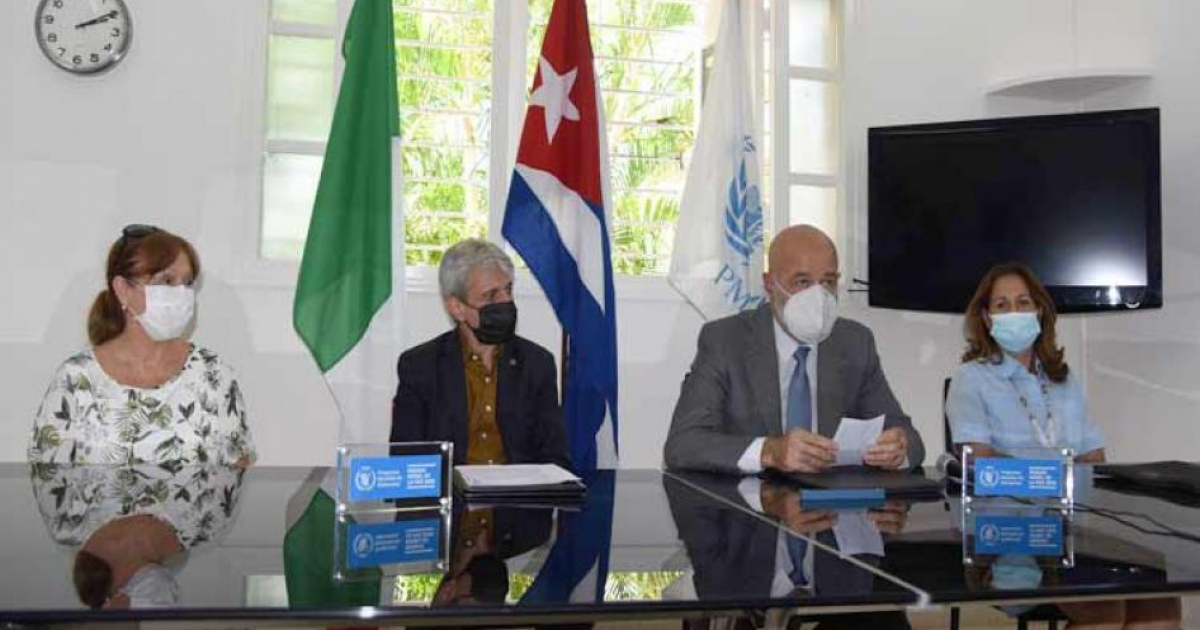 Representante del PMA y embajador de Italia en Cuba, Paolo Mattei y Roberto Vellano © Prensa Latina