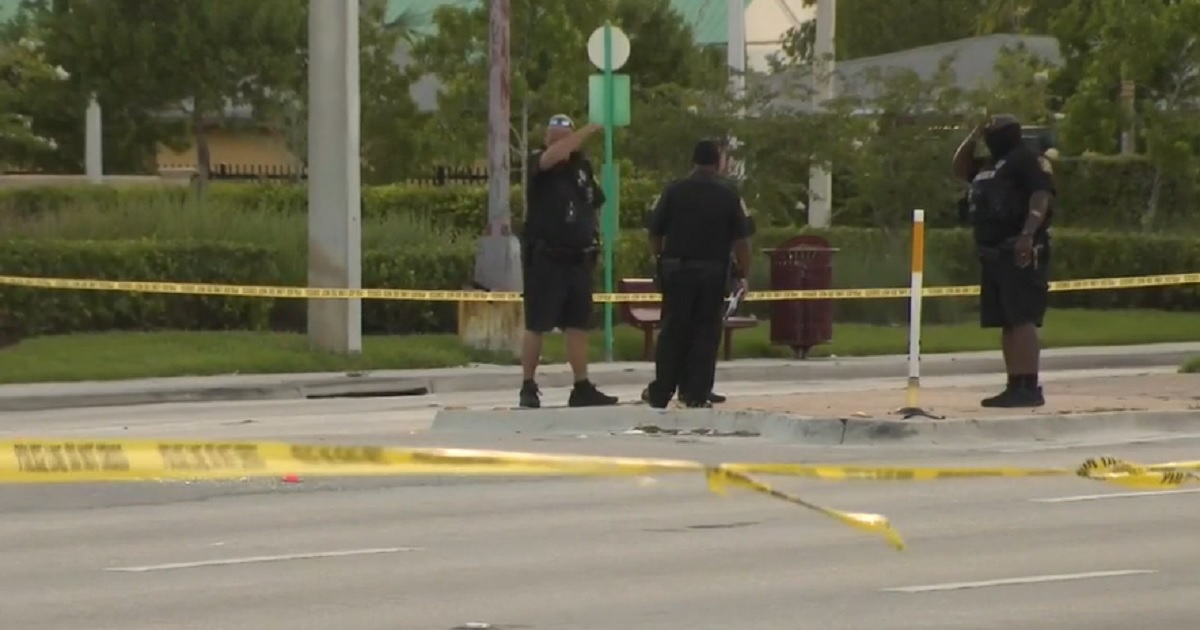 Policía de Miami Gardens en el lugar del tiroteo © Local 10 News 