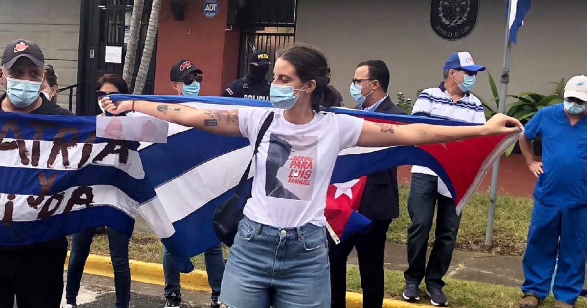 Karla Pérez durante una manifestación en Costa Rica © Facebook / Karla Pérez