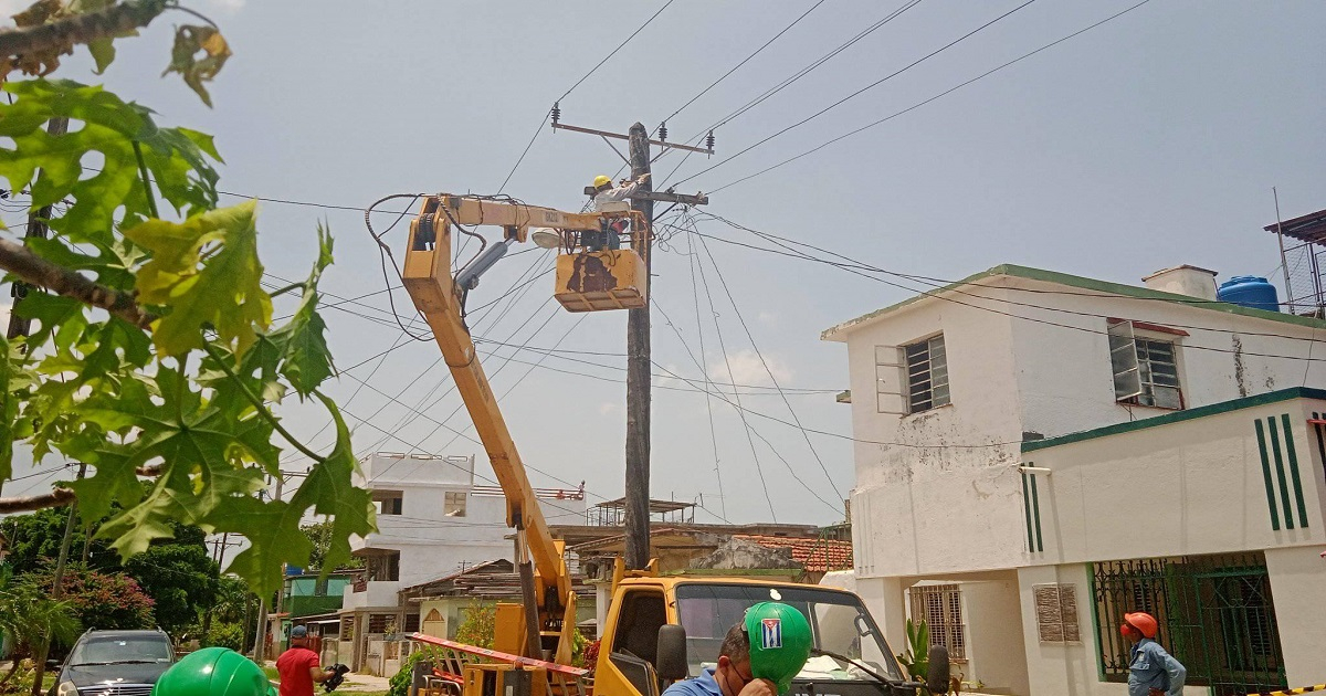 Acciones de mantenimiento de Empresa Eléctrica La Habana © Facebook/Empresa Eléctrica La Habana