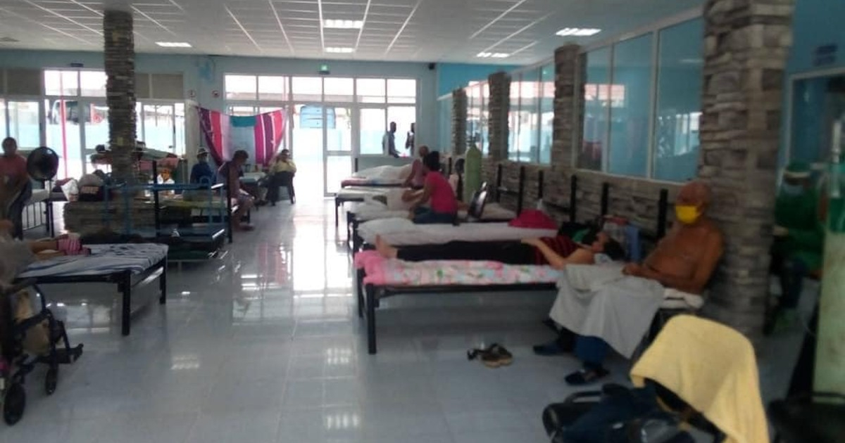Hospital de emergencia en la terminal interprovincial de Holguín. © CiberCuba