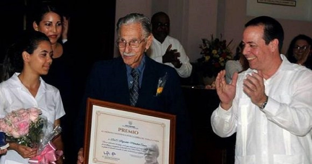 Reynaldo Mañalich durante la 43 edición del concurso «Premio Anual de la Salud». © Infomed