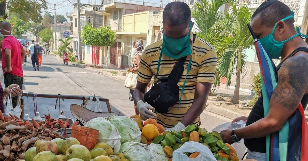 Venta de alimentos en tiempo de pandemia y crisis generalizada en Cuba © CiberCuba