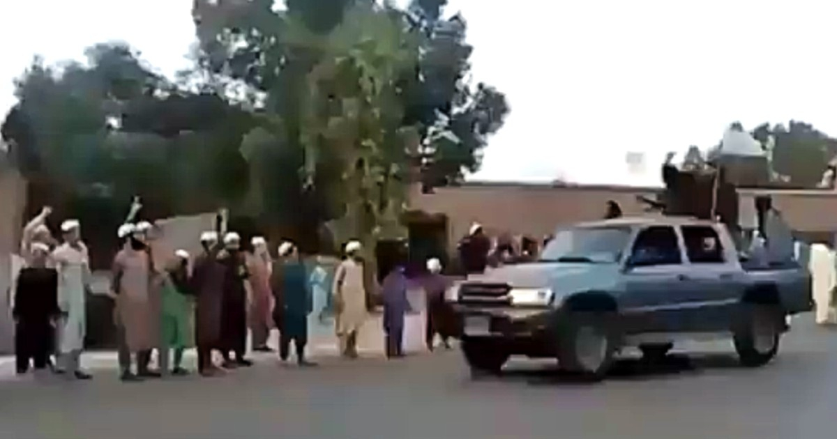 Milicias talibanes entrando en Kabul, capital de Afganistán © Captura de video Twitter / DW