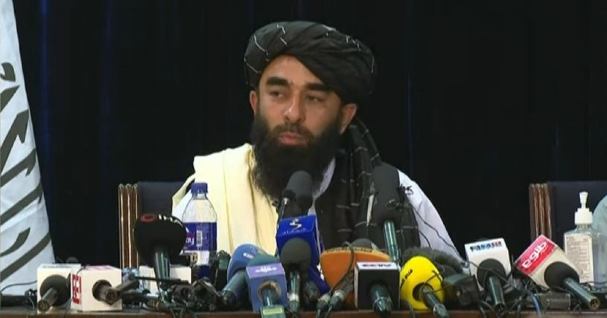 Zabihullah Mujahid, portavoz talibán, en su primera conferencia de prensa © YouTube/screenshot-AlJazeera