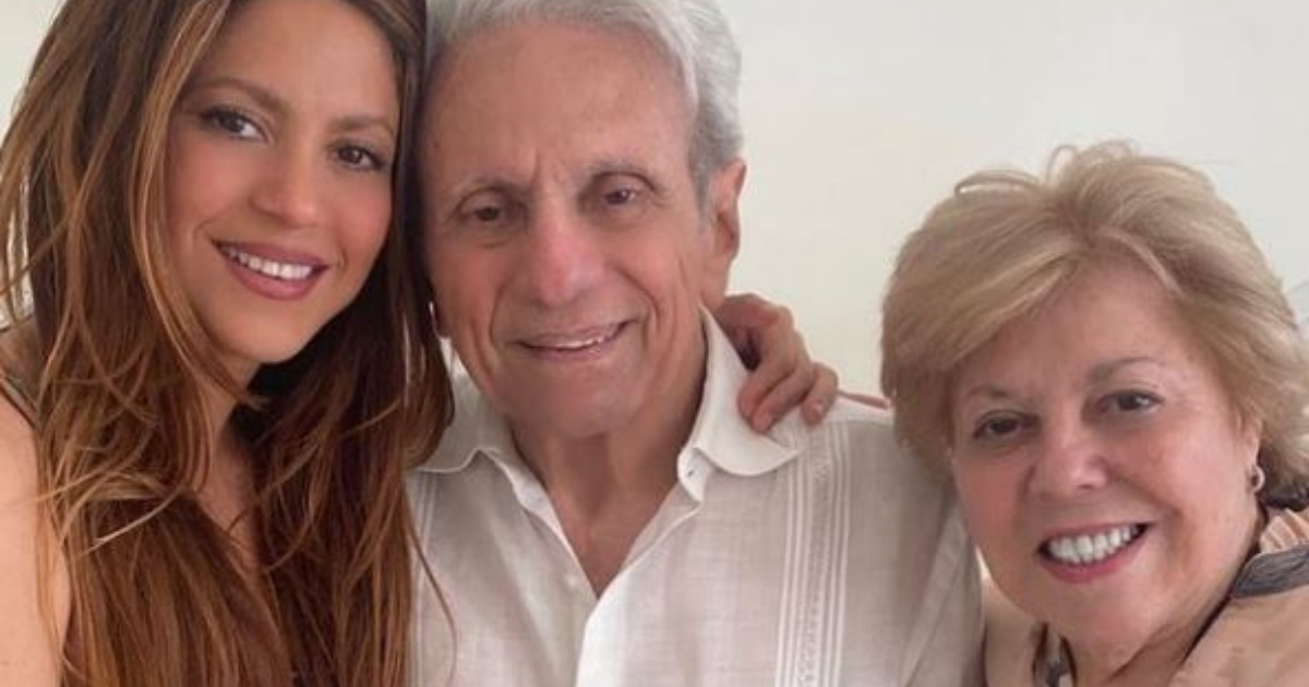 Shakira junto a su padre, William Mebarak, y a su madre, Nidia del Carmen Ripoll © Instagram/Shakira