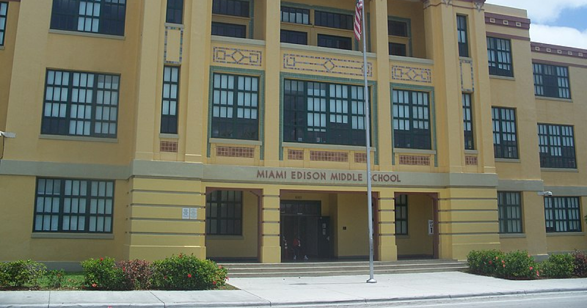 Fachada del colegio Edison, en Miami © De Ebyabe / Wikimedia