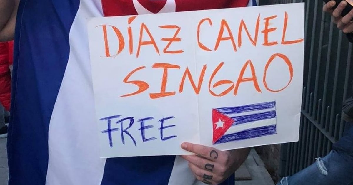 Díaz-Canel singao (cartel) © Facebook / Un cubano más