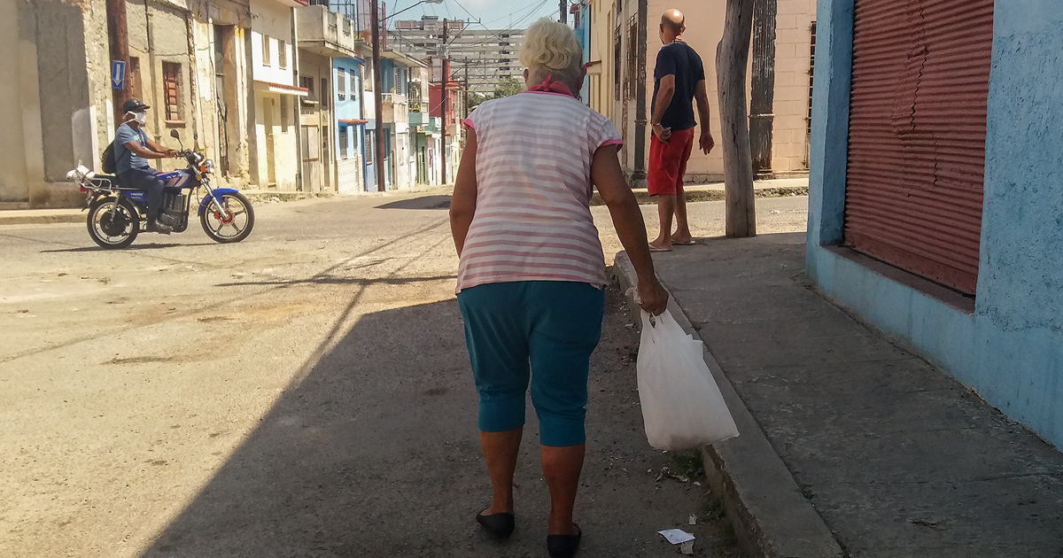Personas en La Habana (Imagen de archivo) © CiberCuba