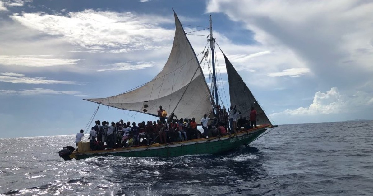 Embarcación interceptada con un centenar de migrantes haitianos a bordo © Twitter / USCG