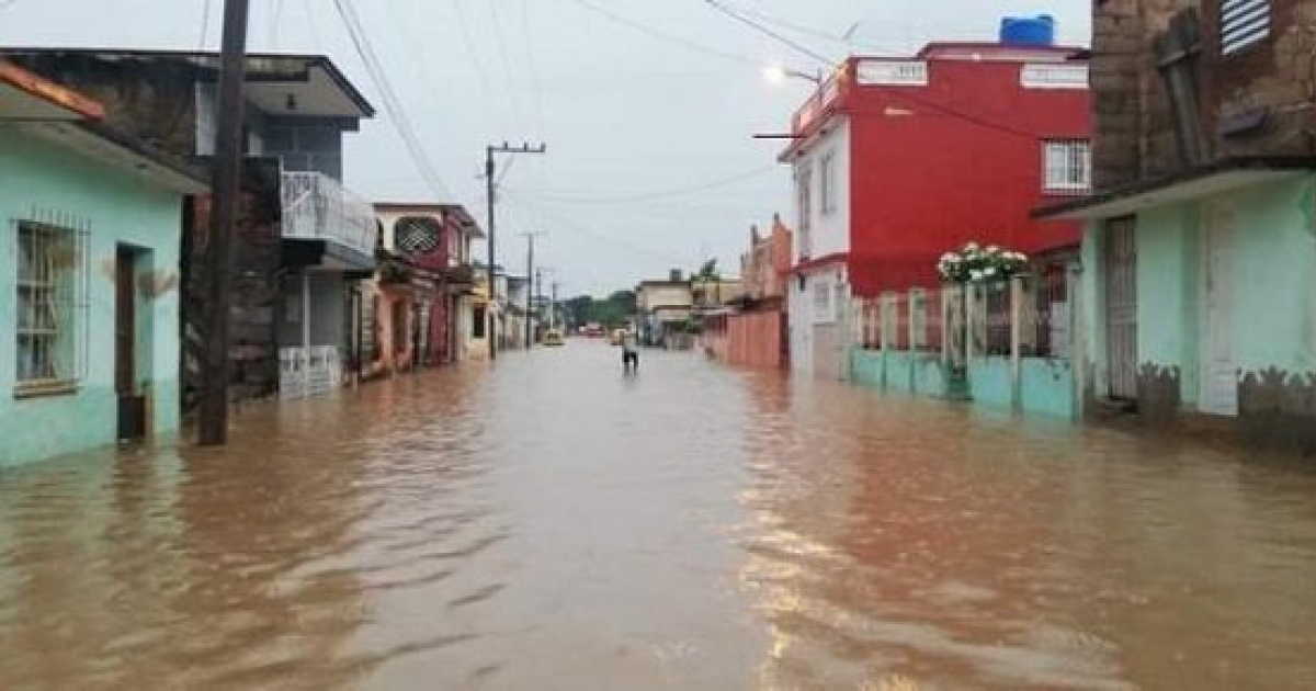Una de las calles de Cárdenas, totalmente inundada © TV Yumurí