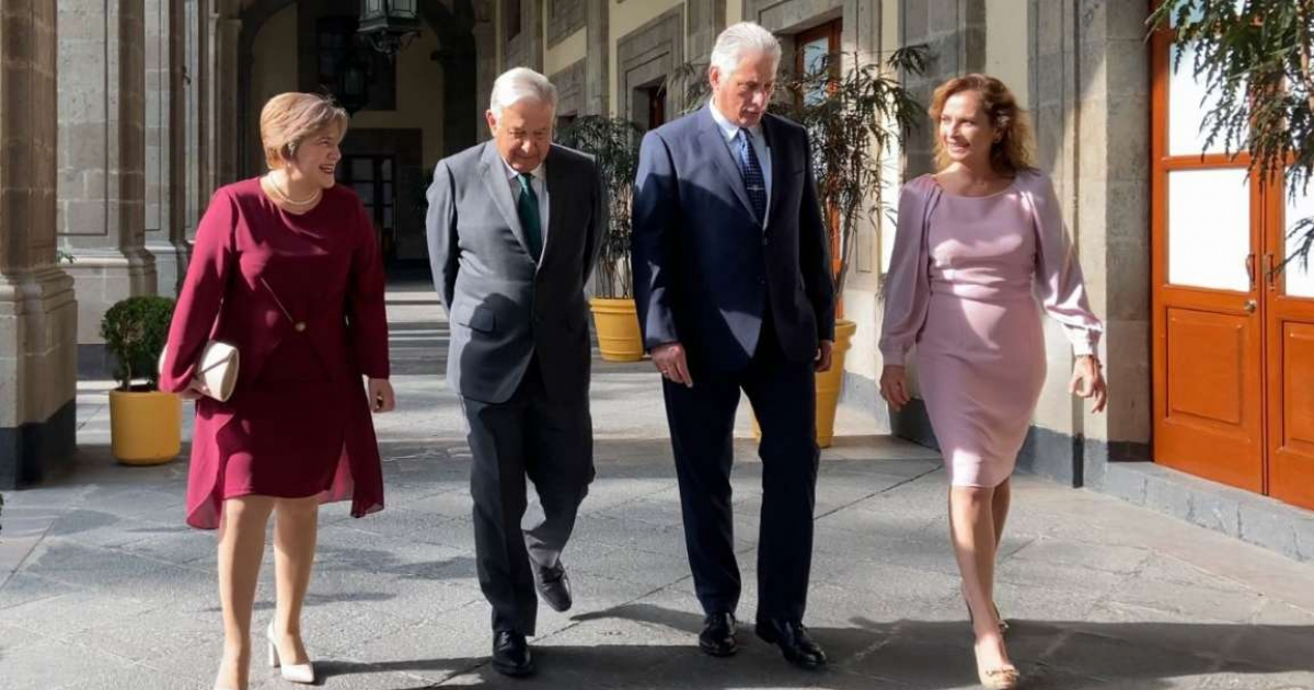 Díaz-Canel y su esposa, Lis Cuesta, junto a López Obrador y su esposa © Presidencia de México