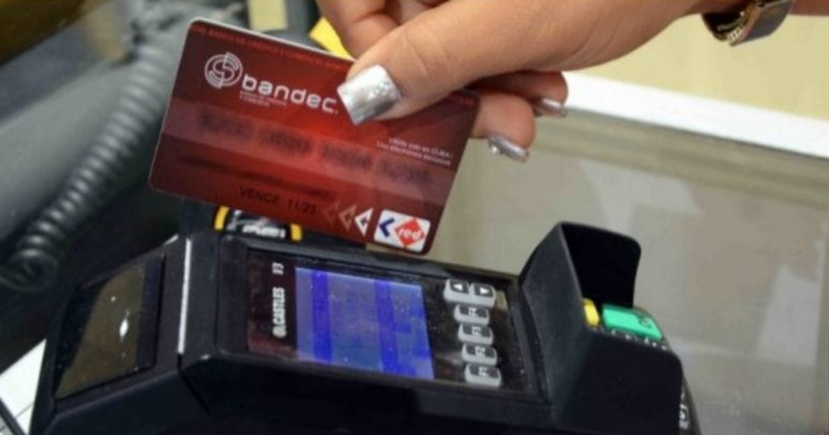 Operación con tarjeta electrónica en Cuba © Banco de Crédito y Comercio