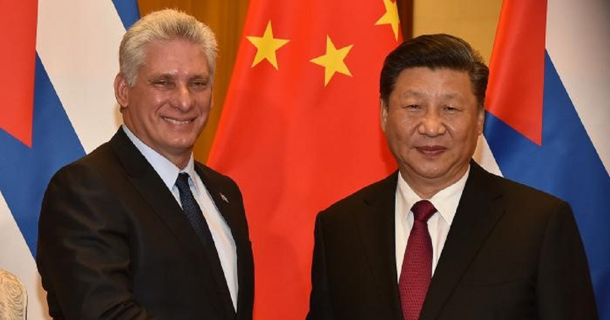 El gobernante cubano Miguel Díaz-Canel y el presidente chino, Xi Jinping, en 2018. © Estudios Revolución