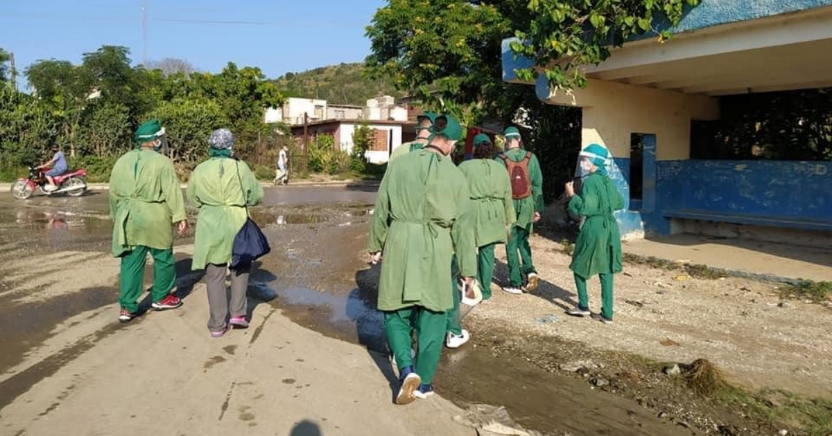 Personal sanitario en Cuba (referencia) © Facebook/Dirección Provincial de Salud de Holguín