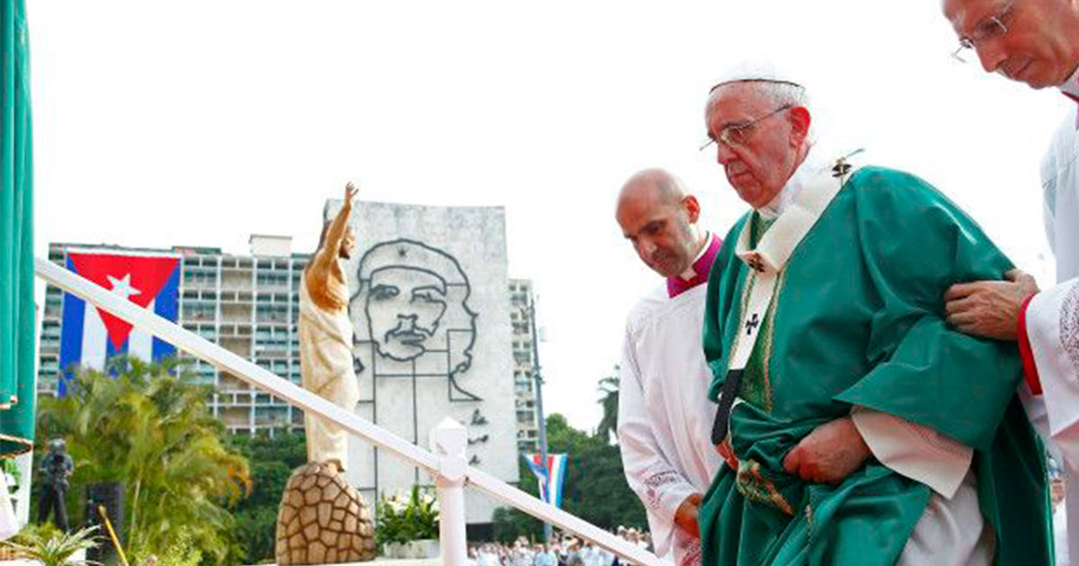 Papa Francisco antes de decir misa en La Habana © Tony Gentile / Reuter