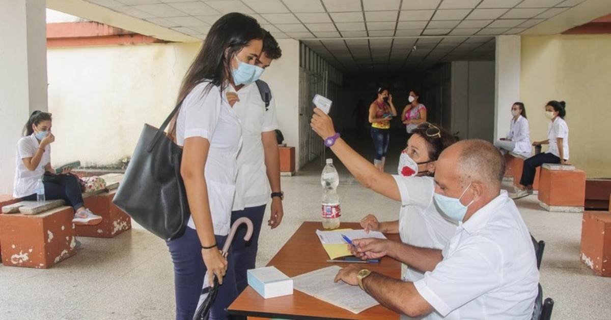 Estudiantes de Medicina en Cuba (referencia) © MINSAP