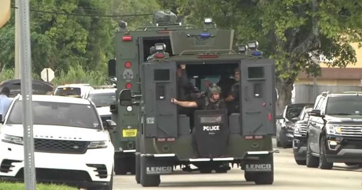 Equipo SWAT de la policía de Miami-Dade © Captura de video de YouTube de America TeVe Canal 41