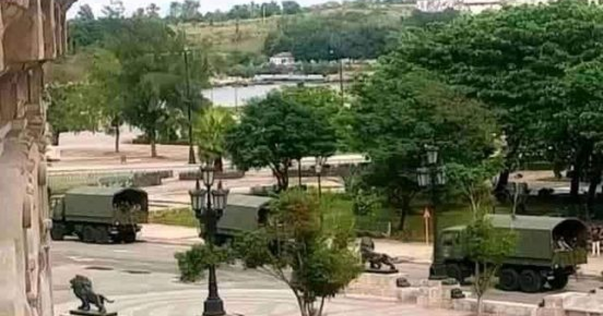 Paseo del Prado militarizado © Facebook / Alina H. Bernal
