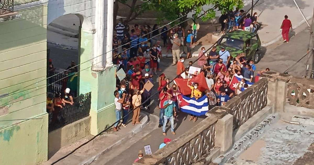 Acto de repudio frente al Arzobispado de Camagüey. © Facebook / Osvaldo Gallardo González