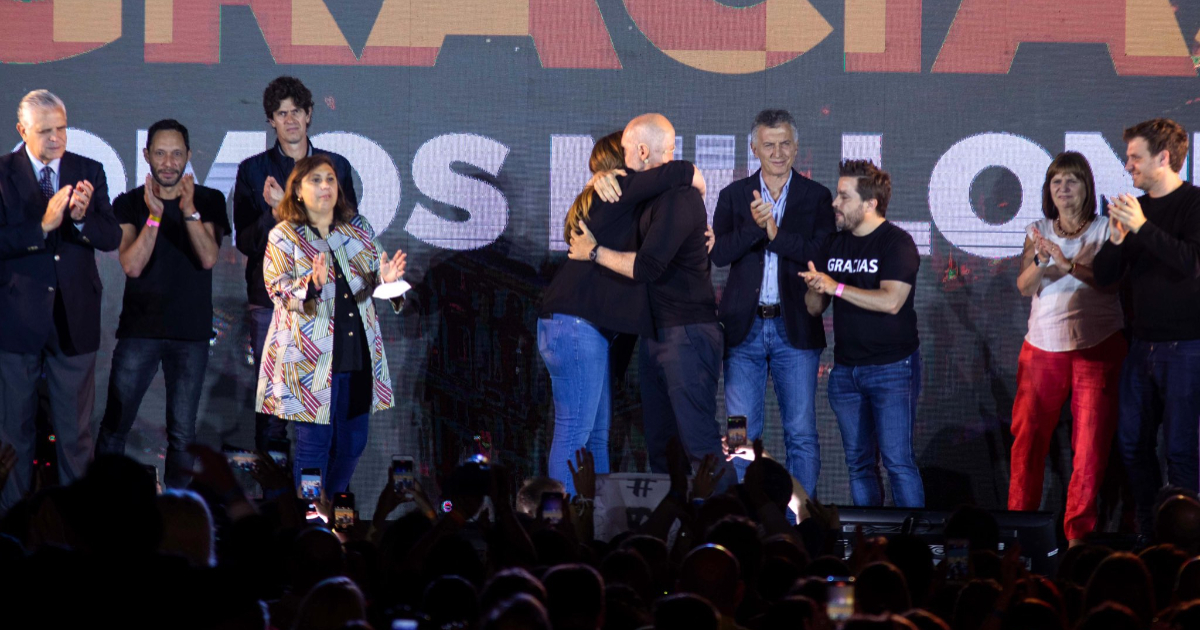 La coalición opositora Juntos por el Cambio derrota al peronismo en Argentina © Twitter/Horacio Rodríguez Larreta