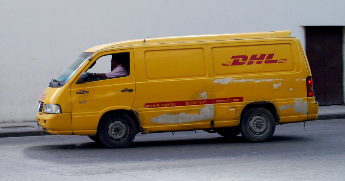 Furgoneta de reparto de DHL en Cuba (imagen de archivo) © Flickr / J Mark Dodds