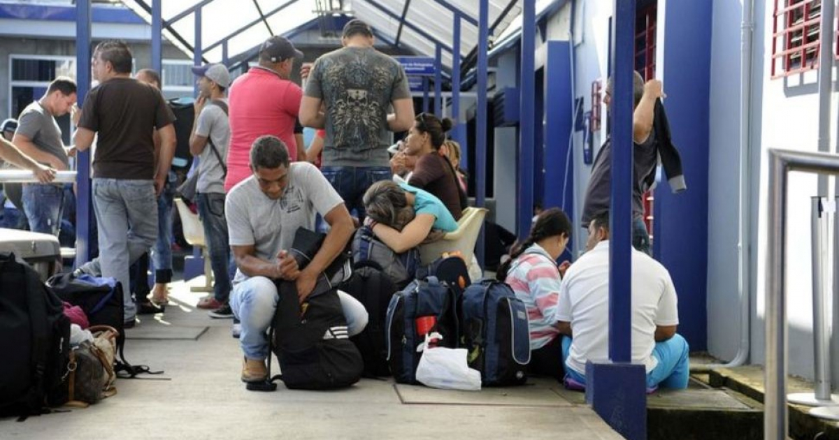 Migrantes cubanos entrando a Nicaragua durante la crisis migratoria de 2015 © La Nación de Costa Rica
