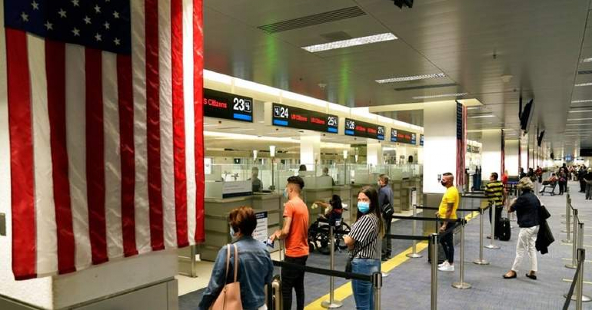 Mostradores de entrada a los EE.UU. © Twitter/ US Customs