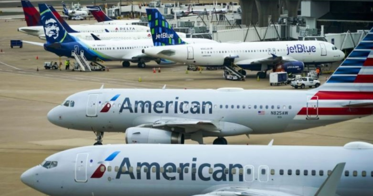 Aviones de American Airlines y Jet Blue © Twitter/American Airlines