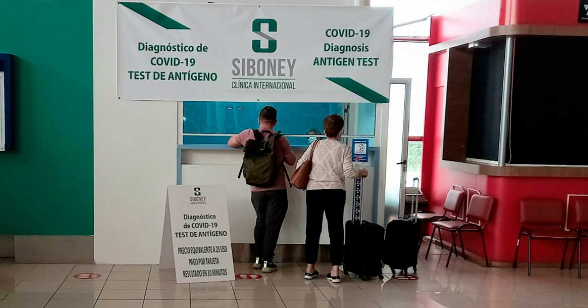 Gobierno cobra test Covid-19 con tarjetas Visa y Mastercard. © Facebook/Aeropuerto José Martí