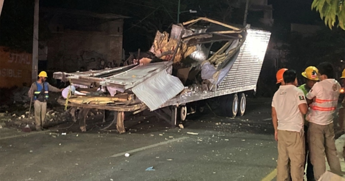 Estado en que quedó el vehículo que se volcó este jueves en Chiapas © YouTube/screenshot-Televisa