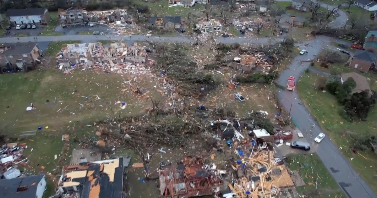 Vista aérea del paso de los tornados por Kentucky © YouTube / WHAS11