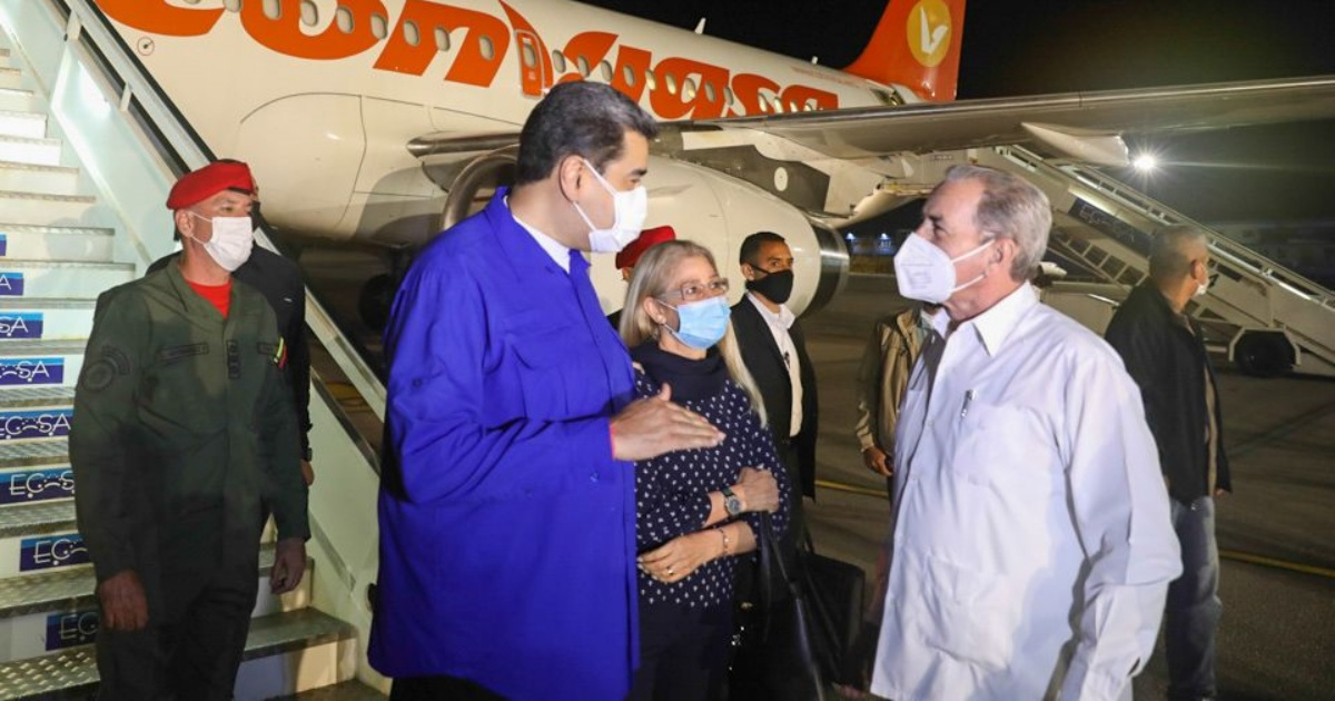 Nicolás Maduro y su esposa, Cilia Flores, fueron recibidos por José Ramón Saborido, ministro de Educación Superior © Nicolás Maduro llega a Cuba